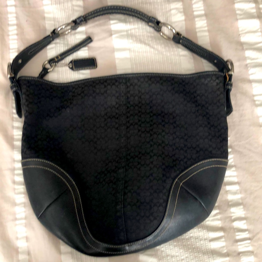 Coach Hobo Black Canvas and Leather Bag. Shoulder strap. In very good condition